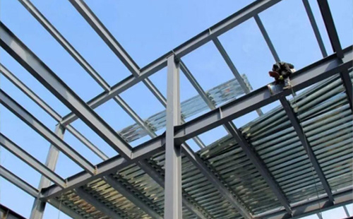 金川金川钢结构加工中的切割与钻孔精度控制要点